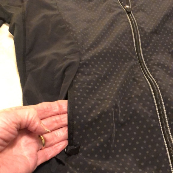 LULULEMON BLACK LIGHTWEIGHT MESH LINED WOMEN’S JACKET SIZE 8 BACK REFLECT #058 - Picture 4 of 12